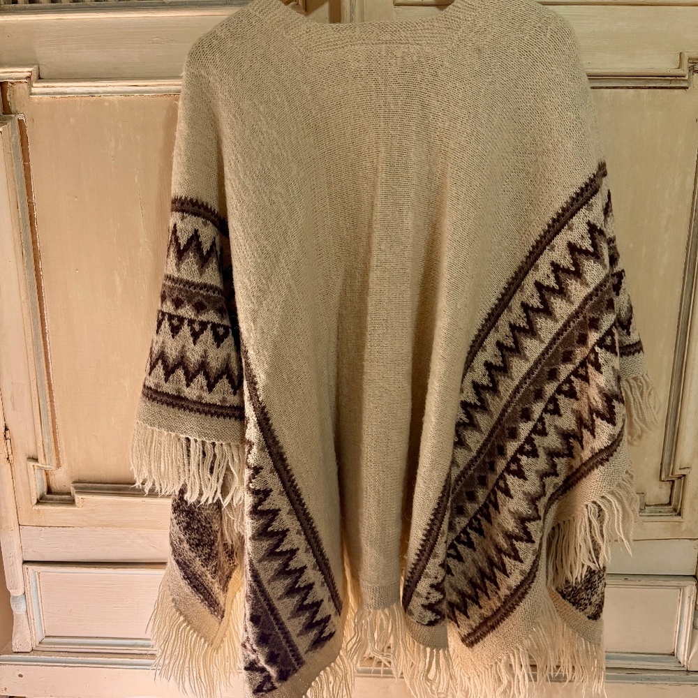 Vintage Alpaca Hand-Knit Poncho/Wrap - Picture 2 of 8